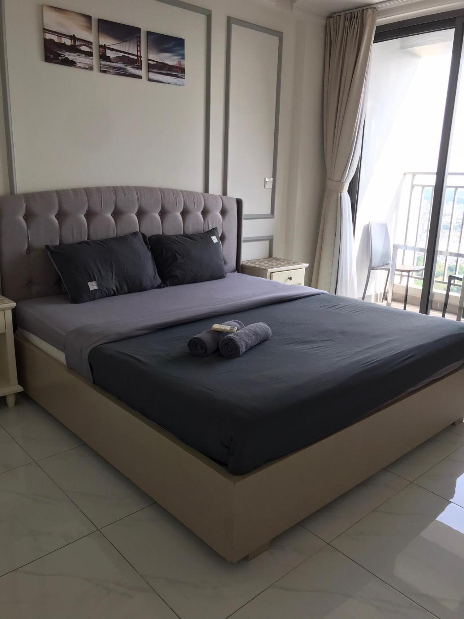 Cbd Luxury In Rivergate Building Căn hộ